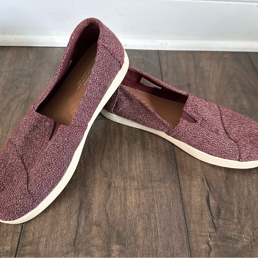 Toms Women's Burgundy Textured Flats